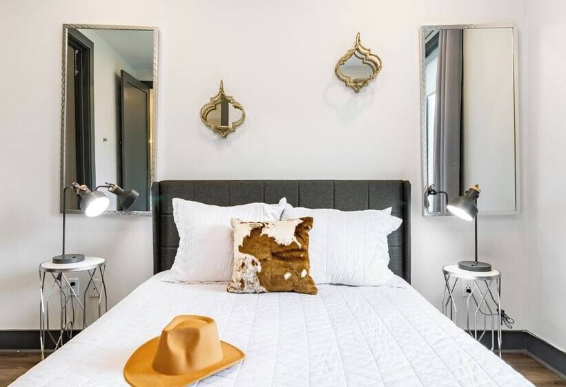 Lindsley By Avantstay Balcony + Modern Design A+ Downtown Location