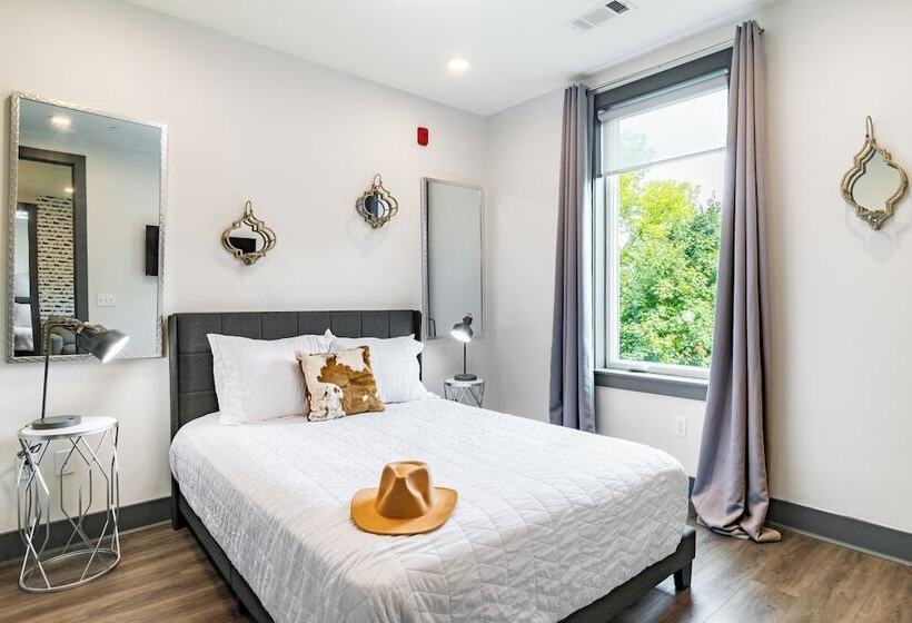 Lindsley By Avantstay Balcony + Modern Design A+ Downtown Location