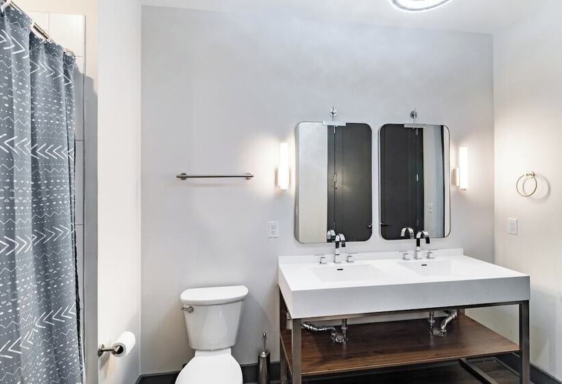 Lindsley By Avantstay Balcony + Modern Design A+ Downtown Location