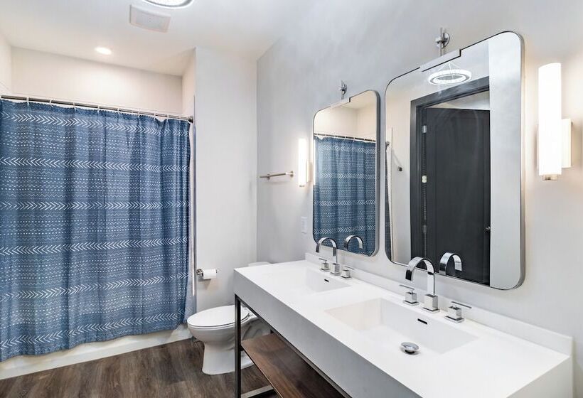 Lindsley By Avantstay Balcony + Modern Design A+ Downtown Location