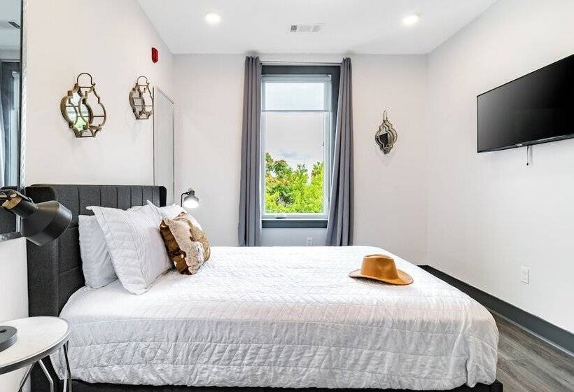 Lindsley By Avantstay Balcony + Modern Design A+ Downtown Location