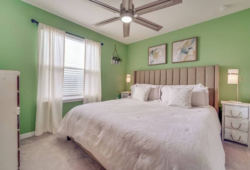 Living Large On Lelani