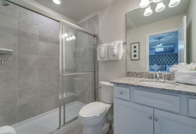 Living Large On Lelani