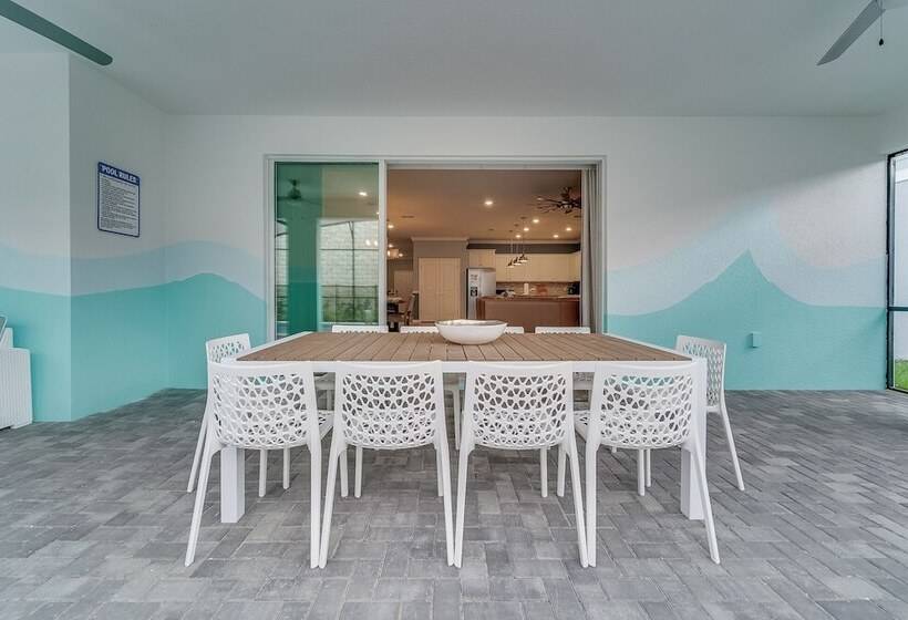 Living Large On Lelani