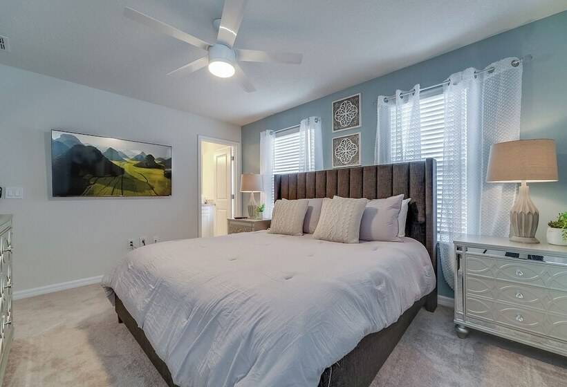 Living Large On Lelani