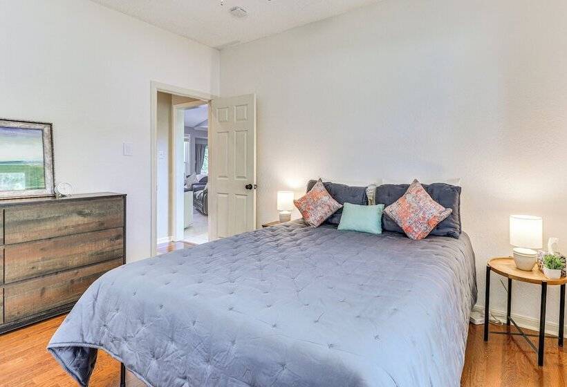 Lovely Austin Home W/ Deck & Greenbelt Access!