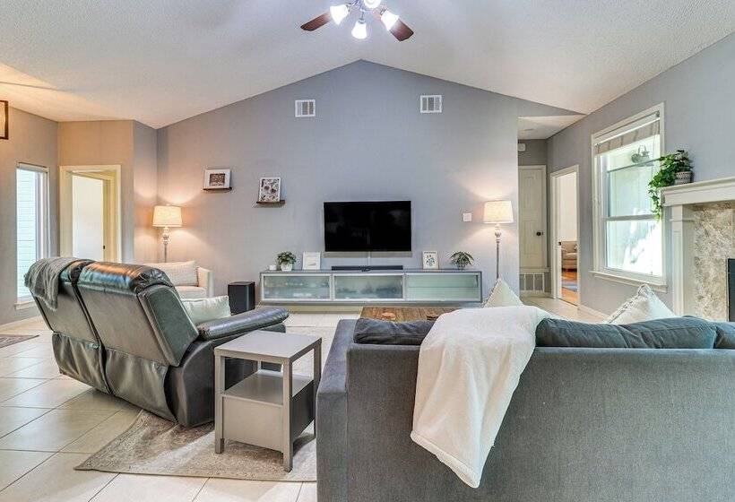 Lovely Austin Home W/ Deck & Greenbelt Access!