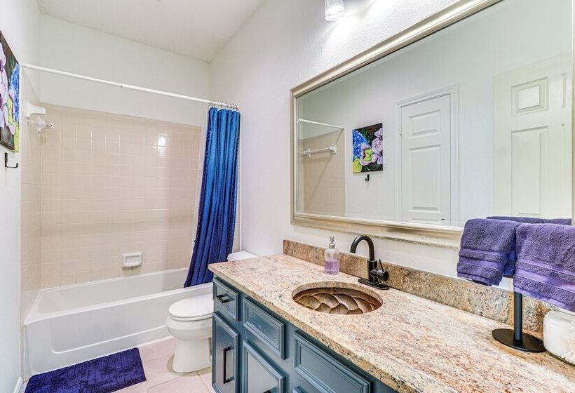 Lovely Austin Home W/ Deck & Greenbelt Access!