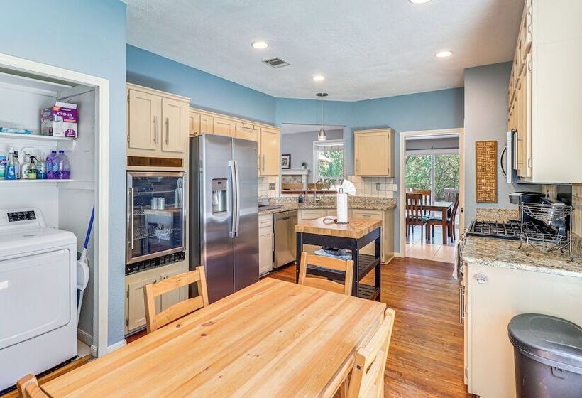 Lovely Austin Home W/ Deck & Greenbelt Access!