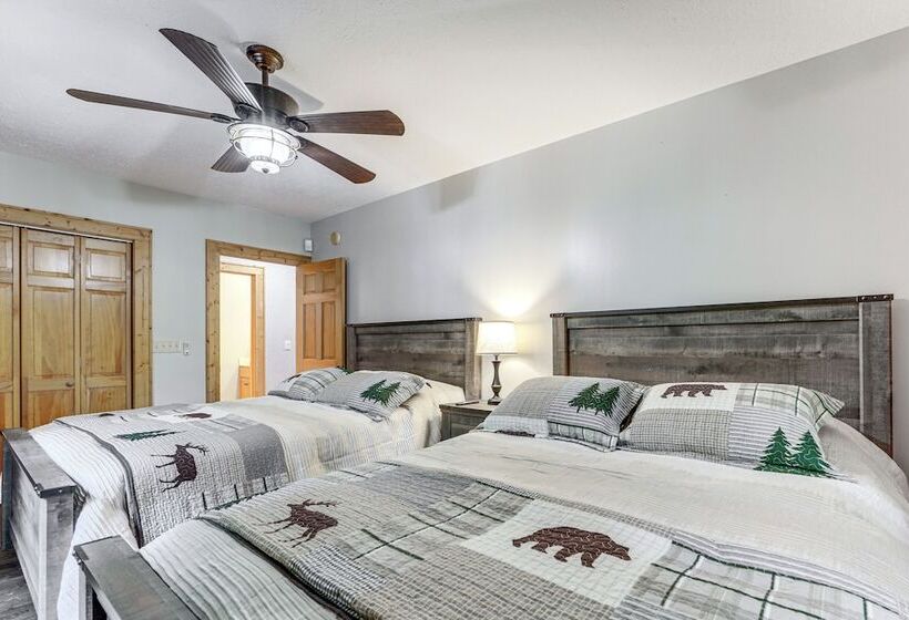 Luxe Smoky Mountains Cabin W/ Hot Tub & Views!