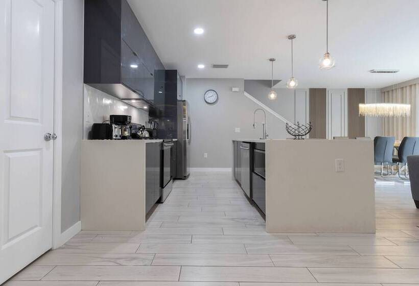 Luxury Remodeled Home W/splash Pool Near Disney 31