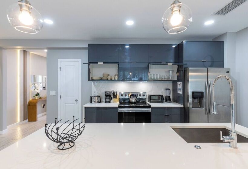 Luxury Remodeled Home W/splash Pool Near Disney 31