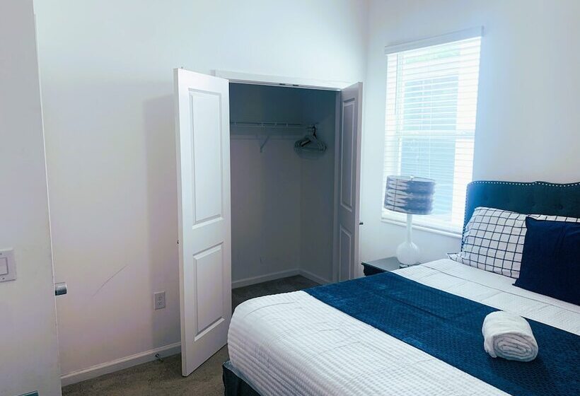 Magic Kingdom Lodgings