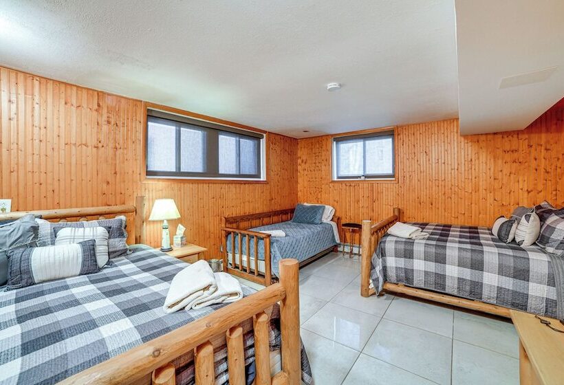 Massive Roscoe Retreat: Great For Large Groups!