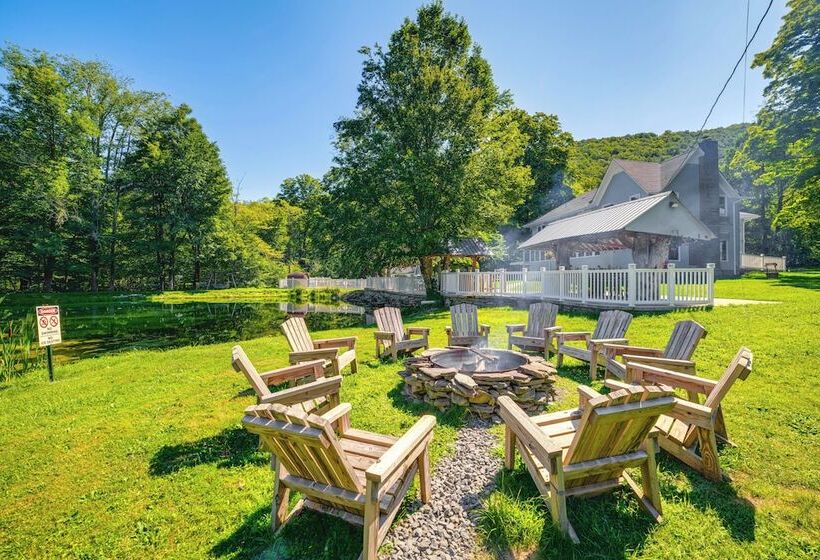 Massive Roscoe Retreat: Great For Large Groups!