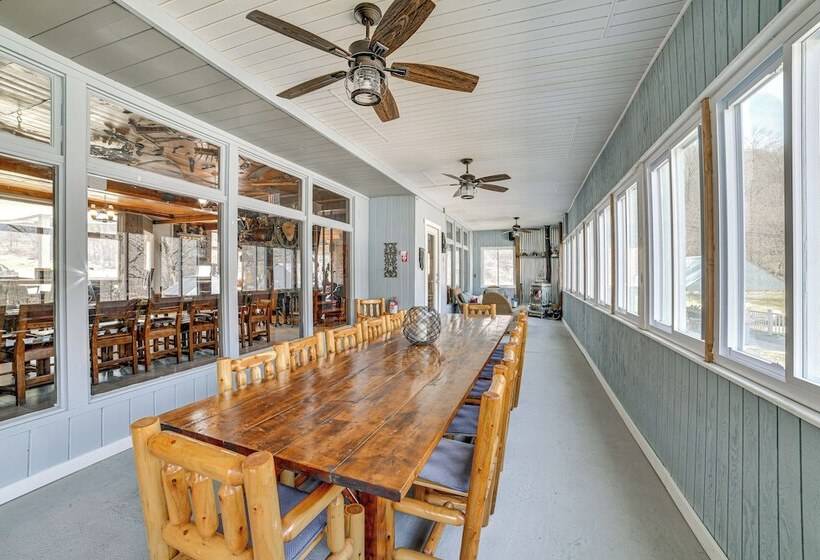 Massive Roscoe Retreat: Great For Large Groups!