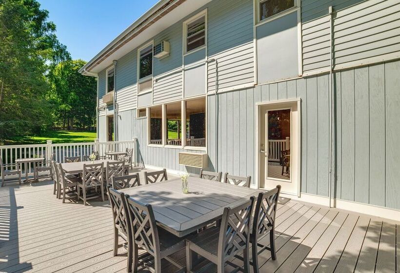 Massive Roscoe Retreat: Great For Large Groups!