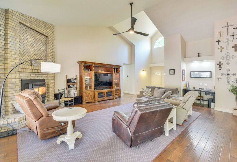 1 Mi To Applegate Park Zoo: Home W/ Fire Pit!