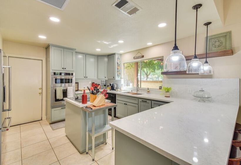 1 Mi To Applegate Park Zoo: Home W/ Fire Pit!