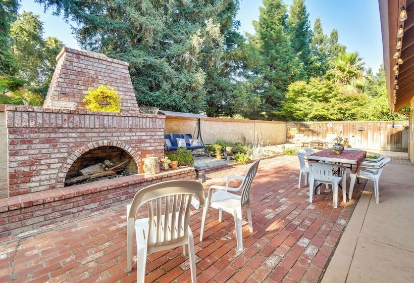 1 Mi To Applegate Park Zoo: Home W/ Fire Pit!