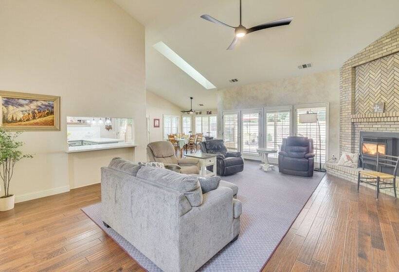 1 Mi To Applegate Park Zoo: Home W/ Fire Pit!