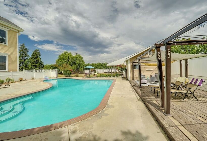 Modesto Mansion On 2 Acres   Great For Families!