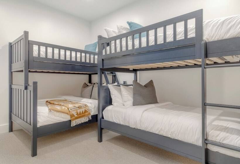 The Ridge At Canyons Village By Avantstay Stunning Ski In/out Condo W/ Hot Tub