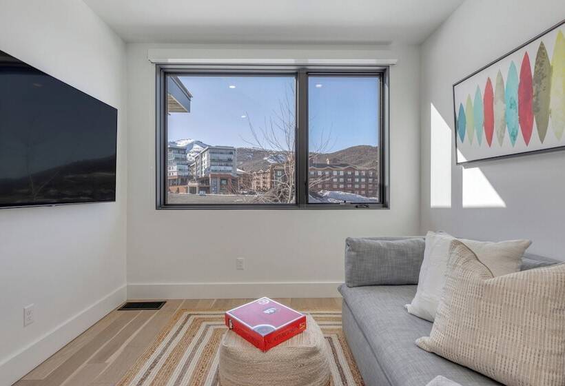 The Ridge At Canyons Village By Avantstay Stunning Ski In/out Condo W/ Hot Tub