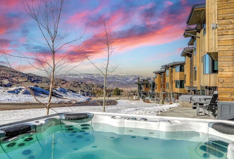 The Ridge At Canyons Village By Avantstay Stunning Ski In/out Condo W/ Hot Tub