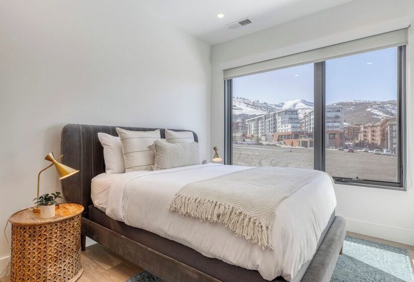 The Ridge At Canyons Village By Avantstay Stunning Ski In/out Condo W/ Hot Tub