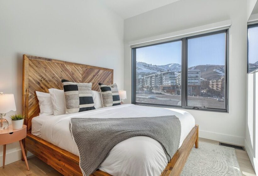 The Ridge At Canyons Village By Avantstay Stunning Ski In/out Condo W/ Hot Tub