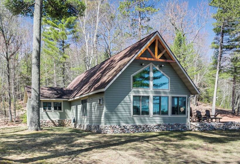 Northwood Tours Escape : Hot Tub & Lake Access!