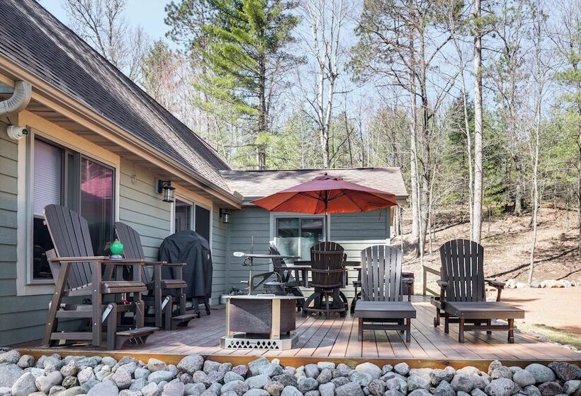 Northwood Tours Escape : Hot Tub & Lake Access!