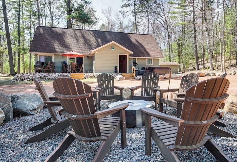 Northwood Tours Escape : Hot Tub & Lake Access!