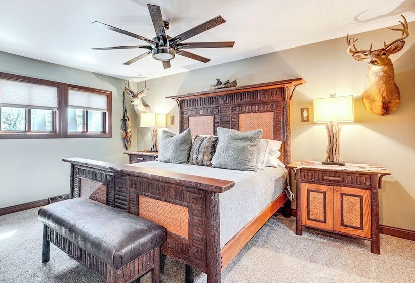 Northwood Tours Escape : Hot Tub & Lake Access!