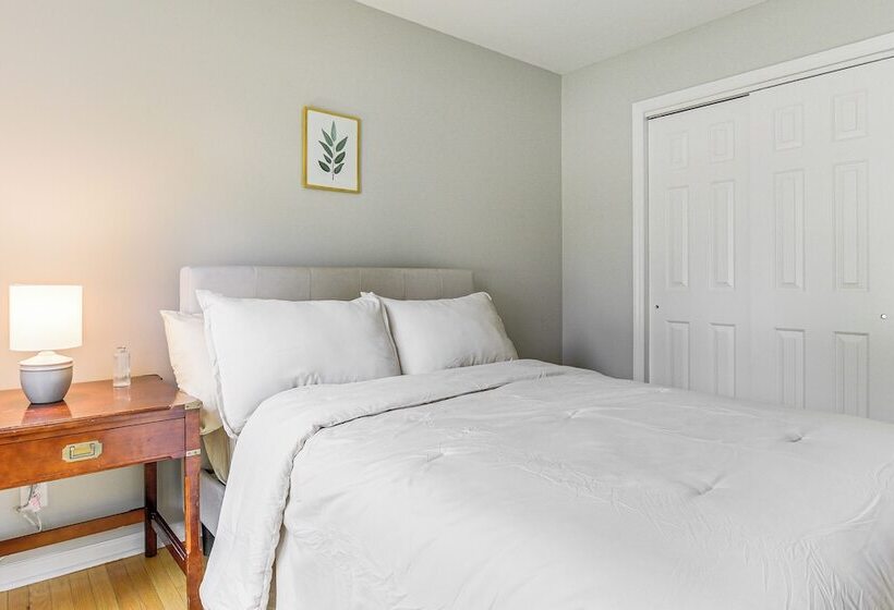 Park Village Home W/ Pond: 6 Mi To Downtown Cary