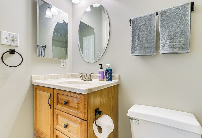 Park Village Home W/ Pond: 6 Mi To Downtown Cary