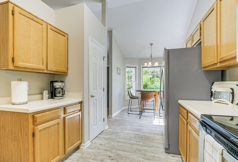 Park Village Home W/ Pond: 6 Mi To Downtown Cary