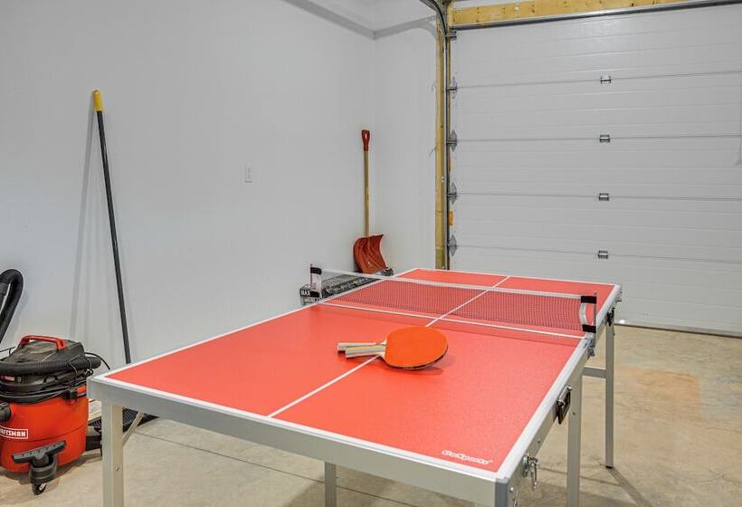 Peaceful Eagle River Cottage W/ Deck, Pets Welcome