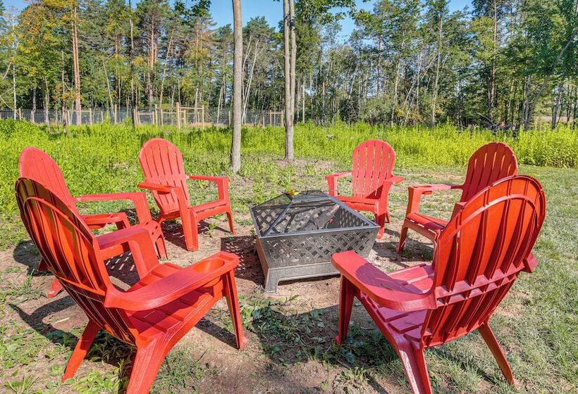 Peaceful Eagle River Cottage W/ Deck, Pets Welcome