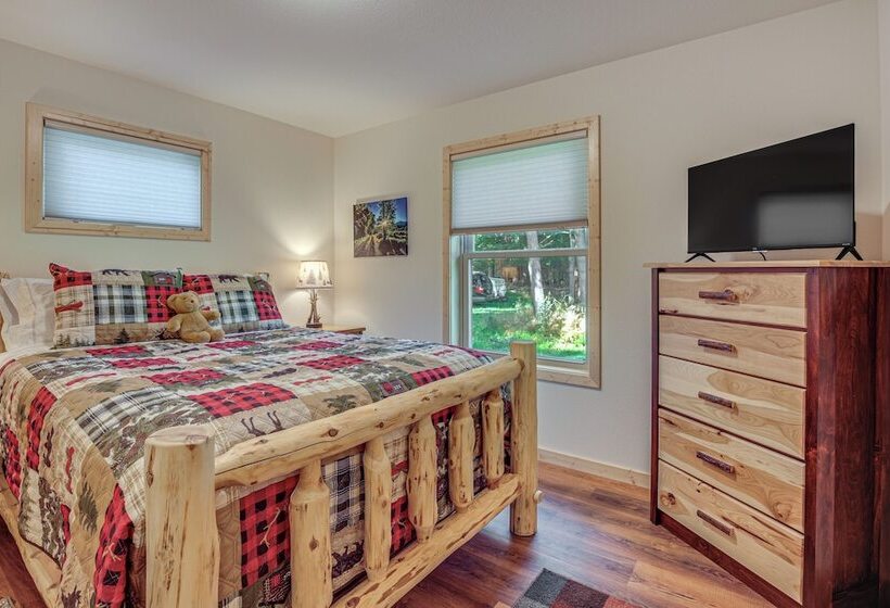 Peaceful Eagle River Cottage W/ Deck, Pets Welcome