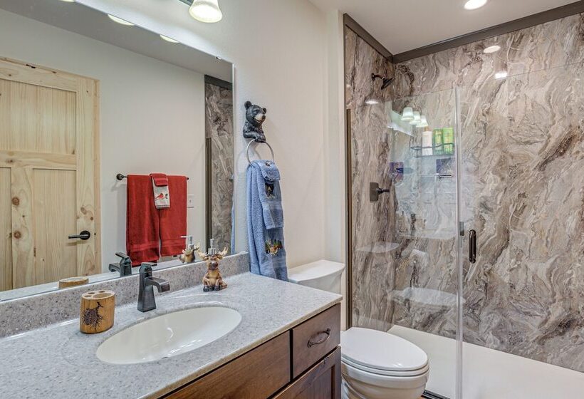 Peaceful Eagle River Cottage W/ Deck, Pets Welcome