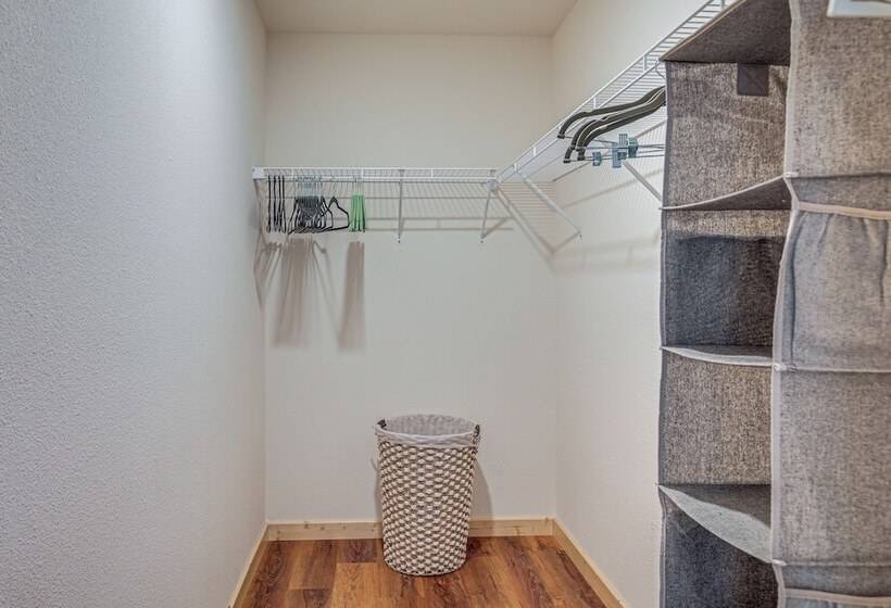 Peaceful Eagle River Cottage W/ Deck, Pets Welcome