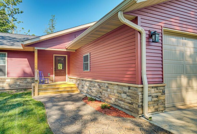 Peaceful Eagle River Cottage W/ Deck, Pets Welcome