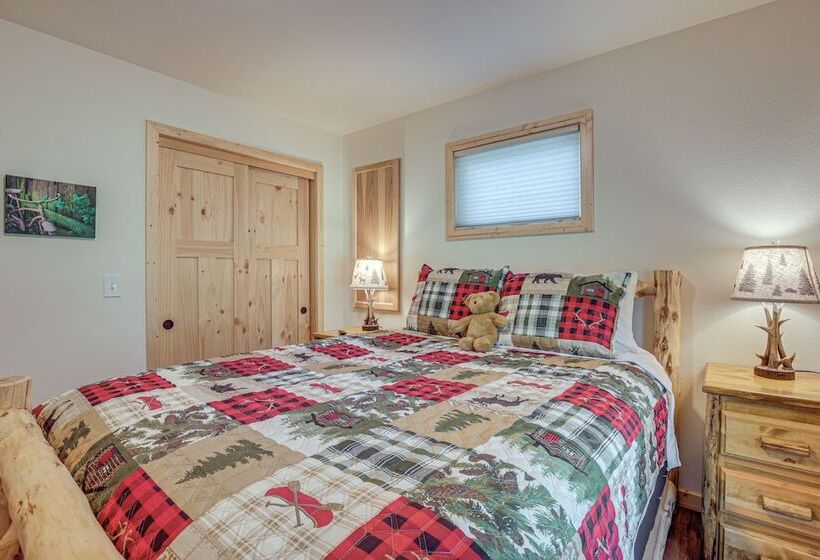 Peaceful Eagle River Cottage W/ Deck, Pets Welcome