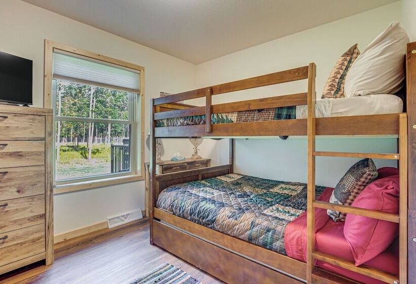 Peaceful Eagle River Cottage W/ Deck, Pets Welcome