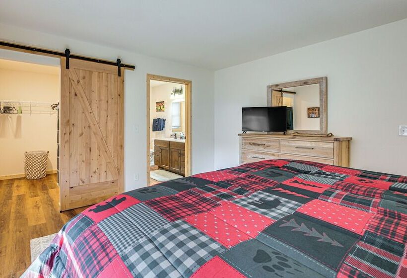 Peaceful Eagle River Cottage W/ Deck, Pets Welcome