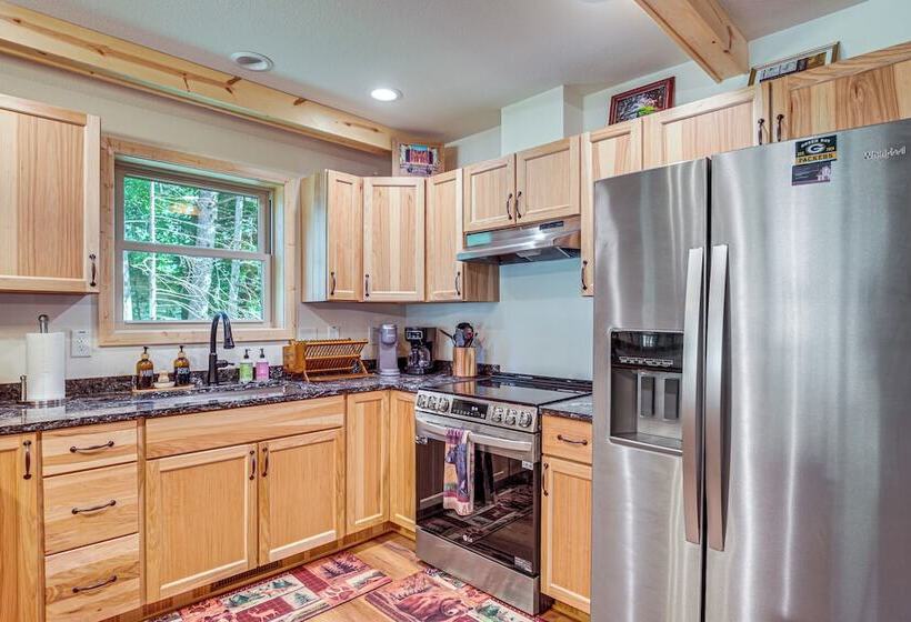 Peaceful Eagle River Cottage W/ Deck, Pets Welcome