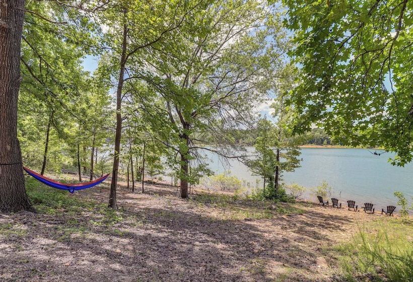 Peaceful Greers Ferry Cabin W/ Deck & Lake View!