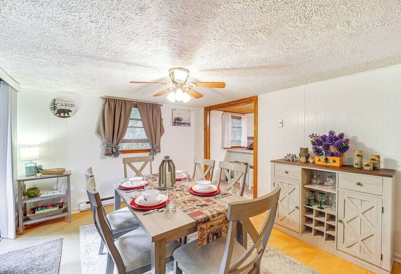 10 Mi To Slopes: Peaceful Newland Home W/ Balcony!